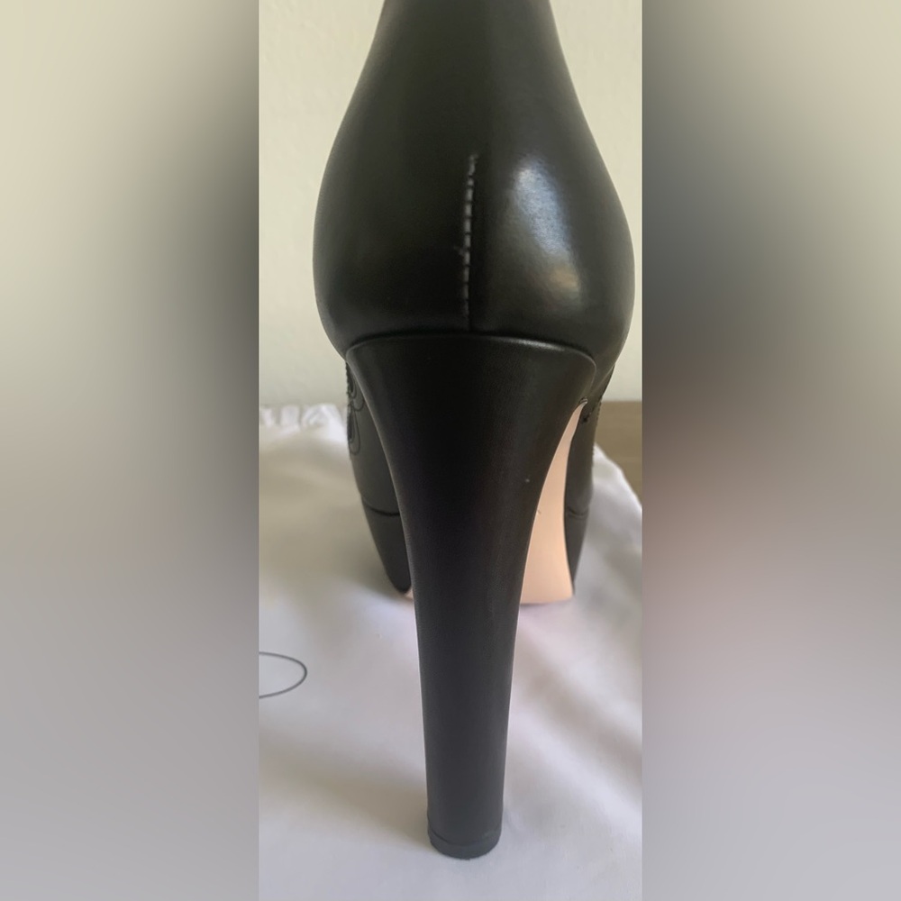 SZ 38 US 7.5 Red V Valentino Vintage Black 5” Heels - Picture 6 of 11